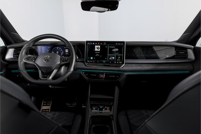 Volkswagen Tayron 1.5 eHybrid R-Line Edition | Black Style Pakket | S/K-Panodak | IQ. Light | Dig. Cockpit | Adapt. Cruise | Stoel-+Stuurverw. | Camera | App. Connect | ECC | Elek. Klep | LM 20" |