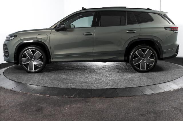 Volkswagen Tayron 1.5 eHybrid R-Line Edition | Black Style Pakket | S/K-Panodak | IQ. Light | Dig. Cockpit | Adapt. Cruise | Stoel-+Stuurverw. | Camera | App. Connect | ECC | Elek. Klep | LM 20" |