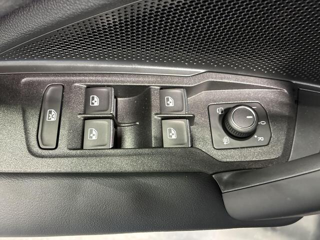 Volkswagen Tayron 1.5 eTSI 272pk DSG R-Line Edition · Wegklapbare Trekhaak · Panoramadak · Massage · Keyless · Elek. Achterklep · 20'' Inch · Garantie t/m 30-10-2030 of 100.000km