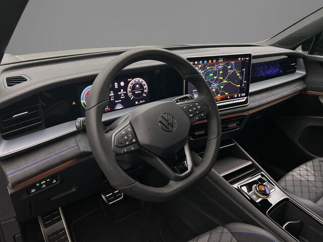 Volkswagen Tayron R-Line Edition 1.5 TSI eHybrid 272pk DSG Automaat Trekhaak, Panoramadak, Adaptive cruise control, Black style, Navigatie, Elektrische achterklep, LED matrix koplampen