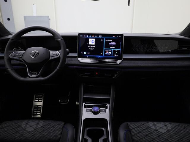 Volkswagen Tayron 1.5eHybrid 200kW/272PK R-Line · Panoramadak · Camera + Parkeersensoren · Apple/Android · Garantie t/m 08-12-2030 of 100000km