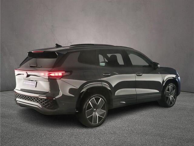 Volkswagen Tayron R-Line Edition 1.5 TSI eHybrid 272pk DSG Automaat Trekhaak, Panoramadak, Black style, Adaptive cruise control, 360 camera, Navigatie, Elektrische achterklep