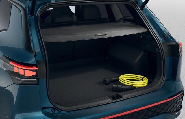 Volkswagen Tayron 1.5 eHybrid R-Line Edition / Panoramadak / Trekhaak / IQ Light / 20" lm velgen / Navi / Carplay