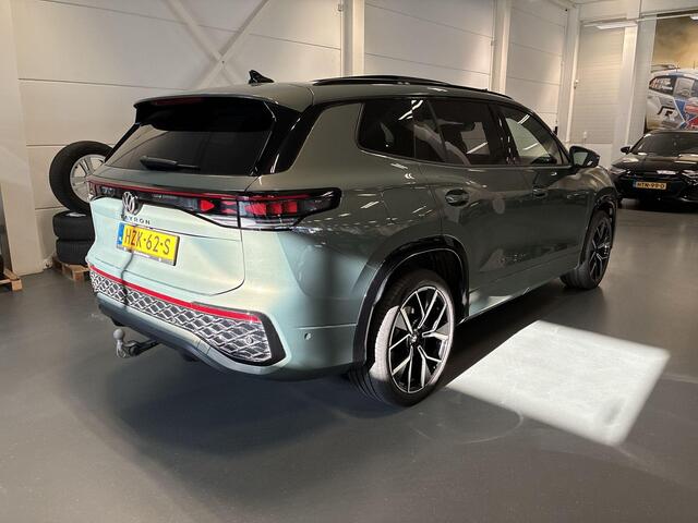 Volkswagen Tayron 1.5 eHybrid 272pk DSG R-Line Edition · Panoramadak · 360 Camera · Inklap. Trekhaak · Matrix LED · Stuur- & Stoelverwarming · Keyless · Garantie t/m 04-08-2029 of 100.000km