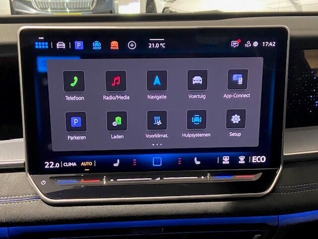 Volkswagen Tayron 1.5 eHybrid R-Line Edition / App Connect / Panoramadak / Trekhaak / R-Line / 20"LMV / Camera