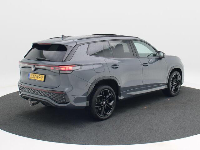 Volkswagen Tayron 1.5 eHybrid 204 Pk Automaat R-Line | Black Style | Trekhaak | Panorama dak | Stoel/Stuur Verwarming | Adaptive Cruise | Camera | 20 Inch | 27.176 Km !!