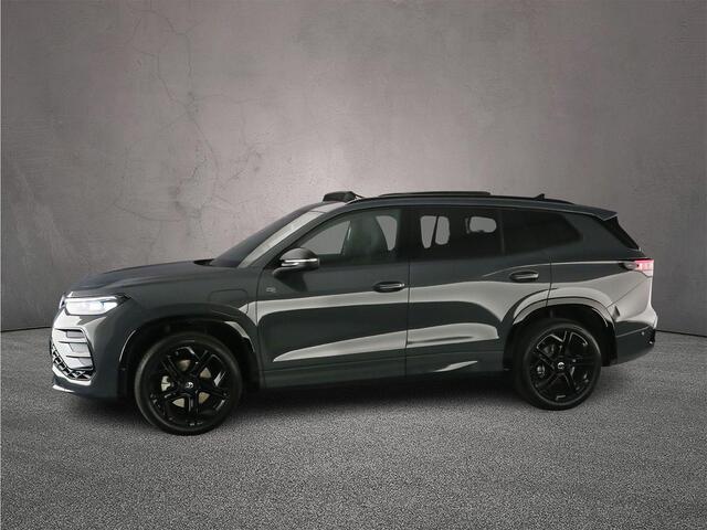 Volkswagen Tayron R-Line Edition 1.5 TSI eHybrid 272pk DSG Automaat Trekhaak, Panoramadak, Harman Kardon audio, Black style, Adaptive cruise control, Elektrische achterklep