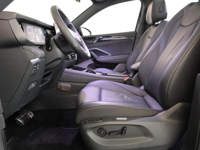 Volkswagen Tayron 1.5 eHybrid R-Line Edition 272 pk Automaat (DSG) | Verlengde garantie | Navigatie | Panoramadak | Trekhaak (wegklapbaar) | Rondomzicht camera | Lederen bekleding | Stoelverwarming v/a | R-Line |