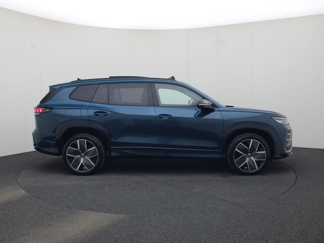 Volkswagen Tayron 1.5 eHybrid 272pk R-Line Edition DSG · Panoramadak · Apple/Android · Camera + Parkeersensoren · Garantie t/m 29-12-2030 of 100000km