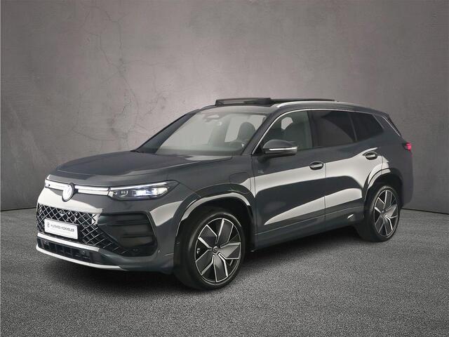 Volkswagen Tayron R-Line Edition 1.5 TSI eHybrid 272pk DSG Automaat Trekhaak, Panoramadak, Adaptive cruise control, Navigatie, 360 camera, Achteruitrijcamera, Elektrische achterklep