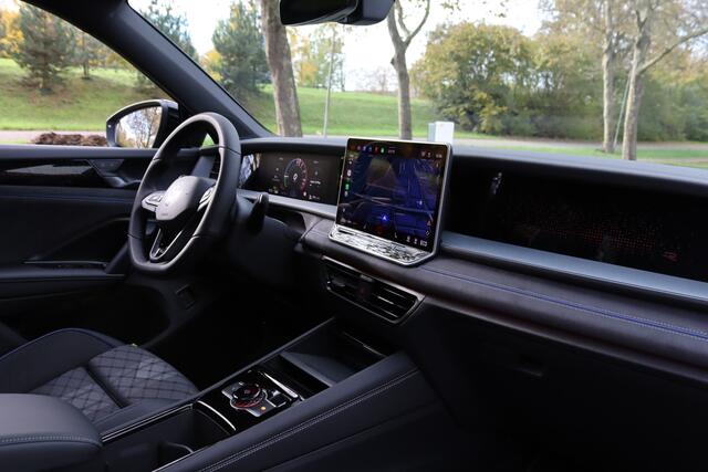 Volkswagen Tayron 1.5 eHybrid 272PK R-Line Black Style IQ.Light/Pano/Keyless/Camera/DCC/ACC/ Dodehoek/20"/Trekhaak wegkl.