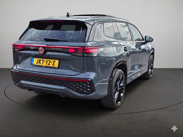 Volkswagen Tayron 1.5 eHybrid R-Line Edition Automaat | 272PK | Leder interieur | Zwart optic | Stoelverwarming & koeling | Stuurwielverw. | Panoramadak | Camera | Parkeersensoren | Side Assist | Navigatie | Apple Carplay of Android Auto