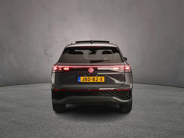 Volkswagen Tayron R-Line Edition 1.5 TSI eHybrid 272pk DSG Automaat Trekhaak, Panoramadak, Black style, Adaptive cruise control, Achteruitrijcamera, Elektrische achterklep