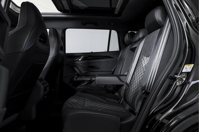Volkswagen Tayron 1.5 eHybrid 272 PK R-Line Edition | Black Style | 15 inch Navi | Elek. Trekhaak | IQ Light | HUD | S/K-Panodak | Dig. Cockpit | Adapt. Cruise | Stoel-+Stuurverw. | 360 Camera | NAV + App. Connect | ECC | Elek. Klep | LM 20" | 9294