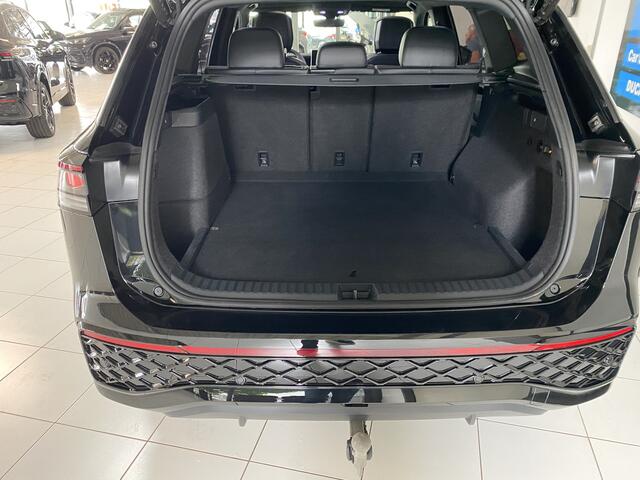 Volkswagen Tayron 1.5 eHybrid R-Line Edition 272 PK Panoramadak / Trekhaak / matrix led / Carplay / Stoelverwarming/ventilatie Head-up Display