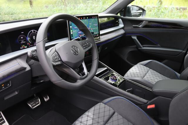 Volkswagen Tayron 1.5 eHybrid 272PK R-Line Black Style IQ.Light/Pano/Keyless/Camera/DCC/ACC/ Dodehoek/20"/Trekhaak wegkl.