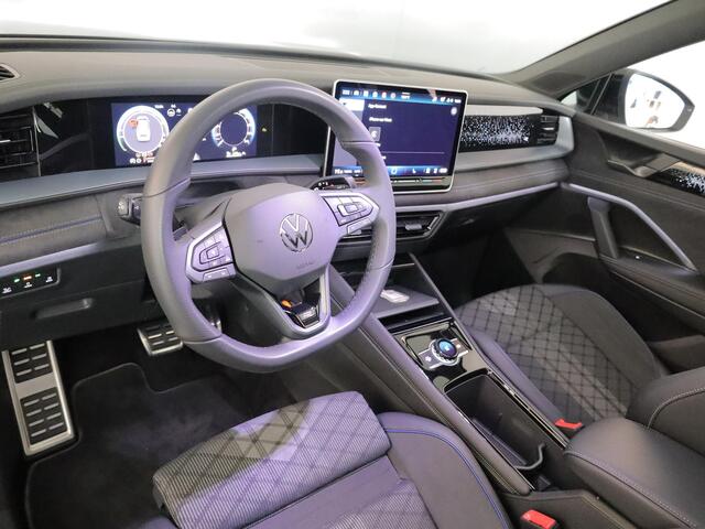 Volkswagen Tayron 1.5 eHybrid R-Line Edition 204 pk Automaat (DSG) | Verlengde garantie | Navigatie | Panoramadak | Trekhaak (wegklapbaar) | Parkeersensoren (Park assist) | Rondomzicht camera | Stoelverwarming | R-Line |