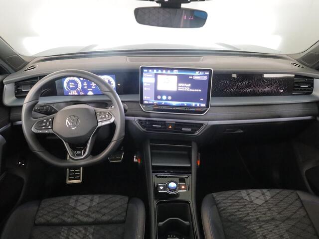 Volkswagen Tayron 1.5 eHybrid R-Line Edition 204 pk Automaat (DSG) | Verlengde garantie | Navigatie | Panoramadak | Trekhaak (wegklapbaar) | Parkeersensoren (Park assist) | Rondomzicht camera | R-Line |