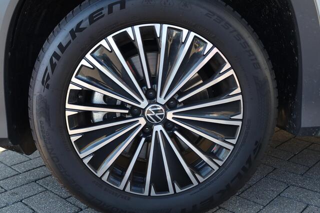 Volkswagen Tayron 1.5 eHybrid Life Edition PL ¤863 p/m* 150KW/204PK, Snelladen 40KW mogelijk, 60 mnd 100.000km garantie, Navigatie, 18" LMV All season, wegklapbare trekhaak, stoelverwarming, DCC, adaptief onderstel, privacy glas, chrome dakrail, camera, side assist, ACC 3 