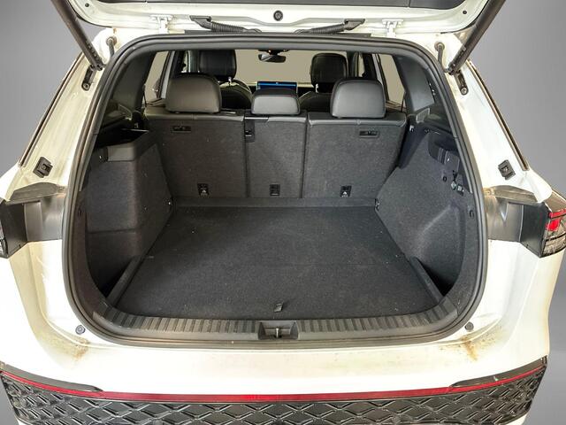Volkswagen Tayron 1.5 eHybrid 272pk DSG R-Line Edition · Panoramadak · Inklap. Trekhaak · Harman Kardon · 360 Camera · Leder Varenna · Elek. Stoelen + Geheugen & Massage · Achterbank verwarmd · Garantie t/m 02-06-2030 of 100.000km