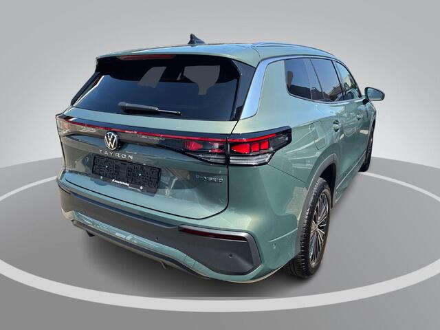 Volkswagen Tayron 1.5 eTSI 204pk DSG Life Edition · Camera · Inklap. Trekhaak · Dodehoeksensor · Apple/Android Car Play · Stuur- & Stoelverwarming · Garantie t/m 01-09-2030 of 100.000km