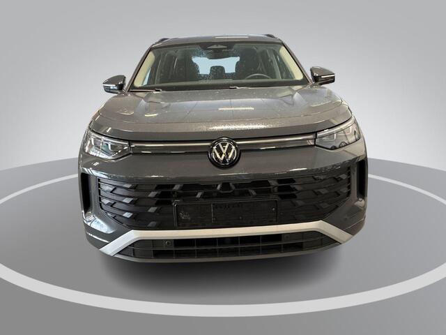 Volkswagen Tayron 1.5 eHybrid 204pk DSG Life Edition · Camera · Inklap. Trekhaak · Stuur- & Stoelverwarming · Parkeer assistent · ACC · Apple/Android Car Play · Garantie t/m 10-07-2027