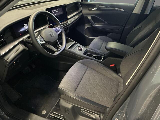 Volkswagen Tayron 1.5 eHybrid 204pk DSG Life Edition · Camera · Inklap. Trekhaak · Stuur- & Stoelverwarming · Parkeer assistent · ACC · Apple/Android Car Play · Garantie t/m 10-07-2027