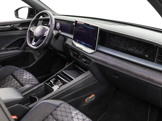 Volkswagen Tayron 1.5 204pk DSG eHybrid R-Line Edition · Panoramadak · 360 Camera · Inklap. Trekhaak · Matrix LED · Dodehoeksensor · Keyless · Garantie t/m 04-08-2029 of 100.000km