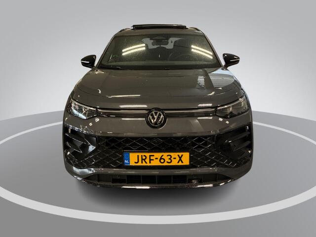 Volkswagen Tayron 1.5 272pk DSG eHybrid R-Line Edition · Panoramadak · 360 Camera · Wegklapbare Trekhaak · Alarm · 20'' Inch · 17-12-2029 of 100.000km