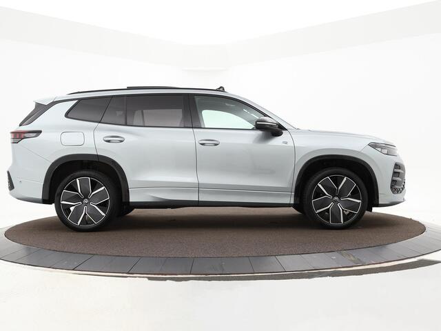 Volkswagen Tayron 1.5 eHybrid 272pk DSG R-Line Edition · Panoramadak · Inklap. Trekhaak · 360 Camera · Matrix LED · Stuur- & Stoelverwarming · Keyless · Garantie t/m 03-11-2029 of 100.000km