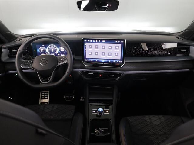 Volkswagen Tayron 1.5 eHybrid R-Line Edition 204 pk Automaat (DSG) | Verlengde garantie | Navigatie | Panoramadak | Trekhaak (wegklapbaar) | Parkeersensoren (Park assist) | Rondomzicht camera | Black Style pakket | R-Line |