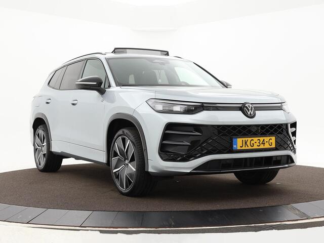 Volkswagen Tayron 1.5 272pk DSG eHybrid R-Line Edition · Panoramadak · 360 Camera · Wegklapbare Trekhaak · Stoelverwarming · Apple/Android Car Play · 20'' Inch · Garantie t/m 03-11-2029 of 100.000km