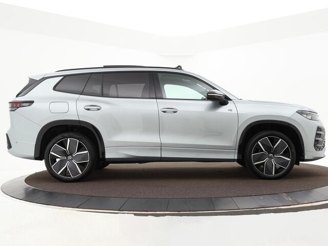 Volkswagen Tayron 1.5 272pk DSG eHybrid R-Line Edition · Panoramadak · 360 Camera · Wegklapbare Trekhaak · Stoelverwarming · Apple/Android Car Play · 20'' Inch · Garantie t/m 03-11-2029 of 100.000km