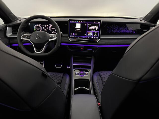 Volkswagen Tayron 1.5 eHybrid R-Line Edition PHEV 272pk Pano, Half leder, Camera, Navi, Elektrische achterklep, Sfeerverlichting, Cruise control adaptief, 2 jaar garantie