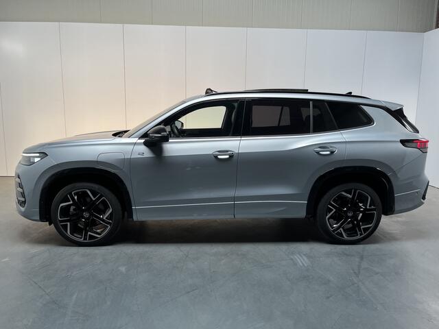 Volkswagen Tayron 1.5 eHybrid R-Line / GARANTIE TM 12-2030/ AUTOMAAT/ PANO/ LEER/ TREKHAAK/ 272 PK/ PARK.SENSOR + 360 CAMERA/ APP-CONNECT/ ACC/ STUUR+STOELVERWARM. + KOEL./ HARMAN KARDON/ MEMORY SEAT/ MASSAGE/ HEAD-UP/ NAVI/ 20'