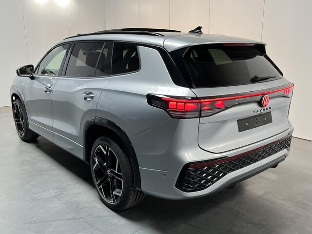 Volkswagen Tayron 1.5 eHybrid R-Line / GARANTIE TM 12-2030/ AUTOMAAT/ PANO/ LEER/ TREKHAAK/ 272 PK/ PARK.SENSOR + 360 CAMERA/ APP-CONNECT/ ACC/ STUUR+STOELVERWARM. + KOEL./ HARMAN KARDON/ MEMORY SEAT/ MASSAGE/ HEAD-UP/ NAVI/ 20'