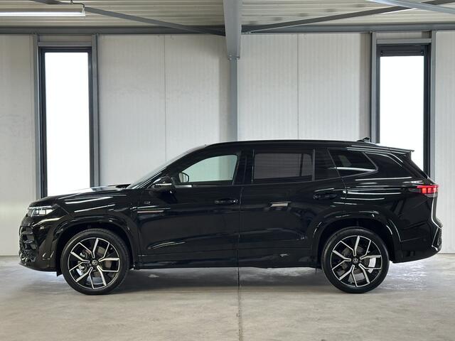 Volkswagen Tayron 1.5 eHybrid R-Line Edition 272pk | Groot scherm | Trekhaak | Pano | 360 camera | Black-style | Head-up | IQ-Light | Massage