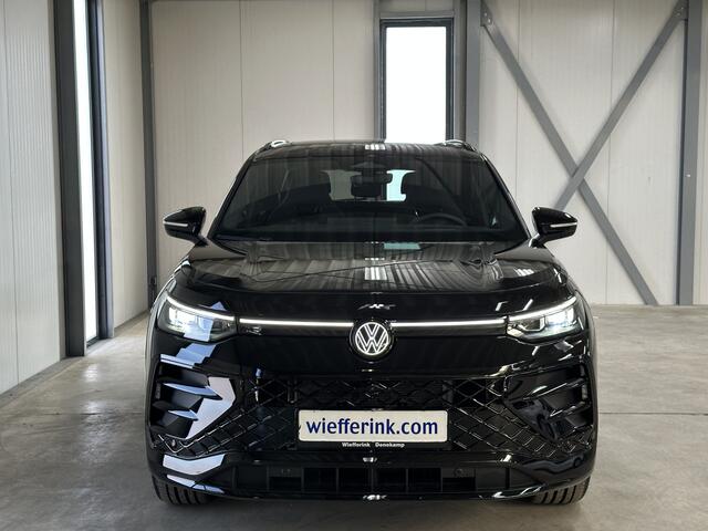 Volkswagen Tayron 1.5 eHybrid R-Line Edition 272pk | Groot scherm | Trekhaak | Pano | 360 camera | Black-style | Head-up | IQ-Light | Massage