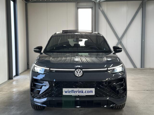 Volkswagen Tayron 1.5 eHybrid R-Line Edition 272pk | Groot scherm | Trekhaak | Pano | 360 camera | Black-style | Head-up | IQ-Light | Massage