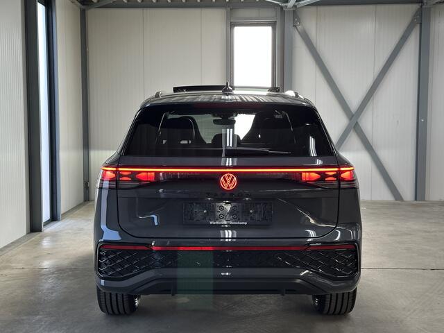 Volkswagen Tayron 1.5 eHybrid R-Line Edition 272pk | Groot scherm | Trekhaak | Pano | 360 camera | Black-style | Head-up | IQ-Light | Massage