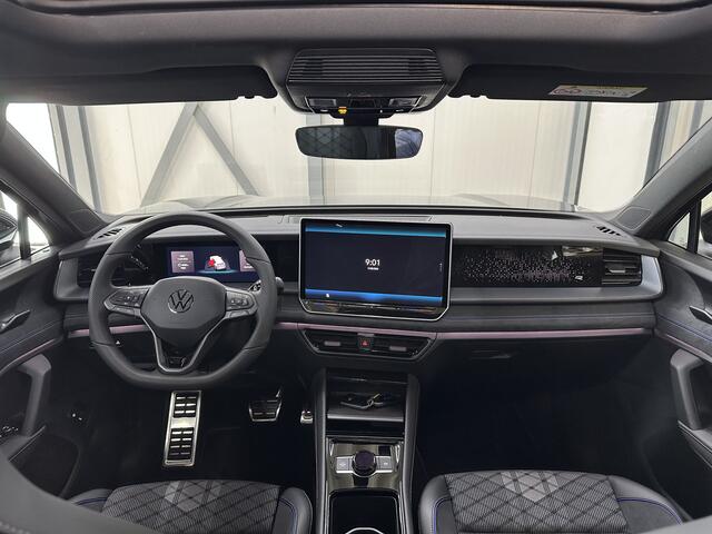 Volkswagen Tayron 1.5 eHybrid R-Line Edition 272pk | Groot scherm | Trekhaak | Pano | 360 camera | Black-style | Head-up | IQ-Light | Massage