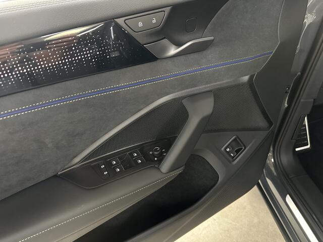 Volkswagen Tayron 1.5 eHybrid R-Line Edition 272pk | Groot scherm | Trekhaak | Pano | 360 camera | Black-style | Head-up | IQ-Light | Massage