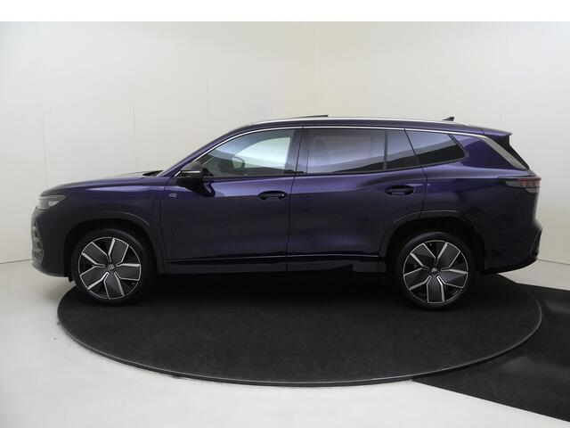 Volkswagen Tayron 1.5 eHybrid R-Line | SoH 100% | Panoramadak | Trekhaak | 360 camera | ErgoActive stoelen | Head-up display | Adaptieve demping | Harman/Kardon |