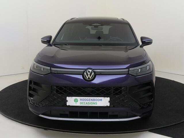 Volkswagen Tayron 1.5 eHybrid R-Line | SoH 100% | Panoramadak | Trekhaak | 360 camera | ErgoActive stoelen | Head-up display | Adaptieve demping | Harman/Kardon |