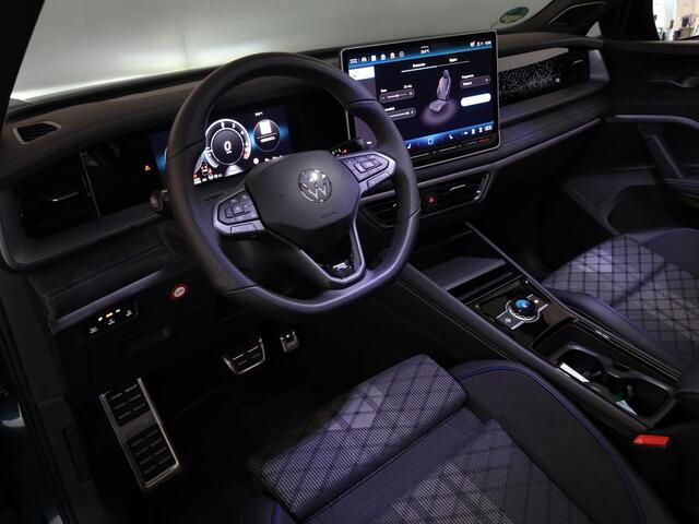 Volkswagen Tayron 1.5 eHybrid R-Line Edition 204 pk Automaat (DSG) | Verlengde garantie | Navigatie | Panoramadak | Trekhaak (wegklapbaar) | Parkeersensoren (Park assist) | Rondomzicht camera | Black Style pakket | R-Line |