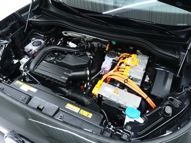 Volkswagen Tayron 1.5 eHybrid | 5 Jaar Garantie | Trekhaak | Harman/Kardon | Camera | Sfeerlicht | Dodehoek | Adaptive Cruise