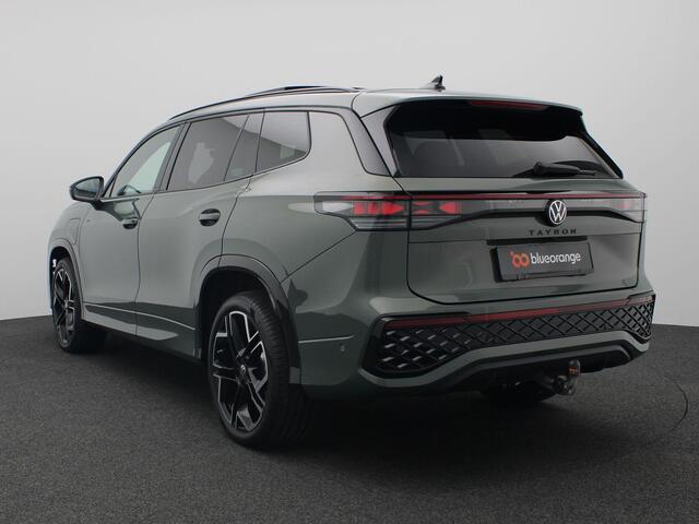 Volkswagen Tayron 1.5 eHybrid R-Line Edition 272PK DSG SOH 100%, Panoramadak, Trekhaak, Head-Up Display, Black Style, 20" LM Velgen, 360gr. Camera, Harman Kardon Audio, Side Assist
