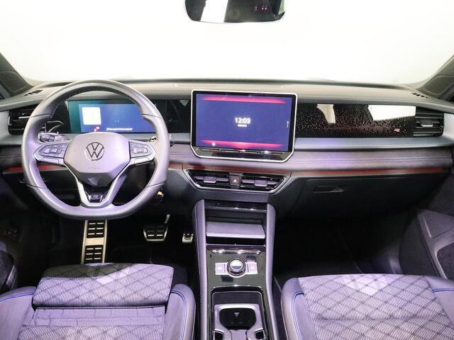 Volkswagen Tayron 1.5 eHybrid R-Line Edition 204 pk Automaat (DSG) | Verlengde garantie | Navigatie | Panoramadak | Trekhaak (wegklapbaar) | Parkeersensoren (Park assist) | Rondomzicht camera | Black Style pakket | R-Line |