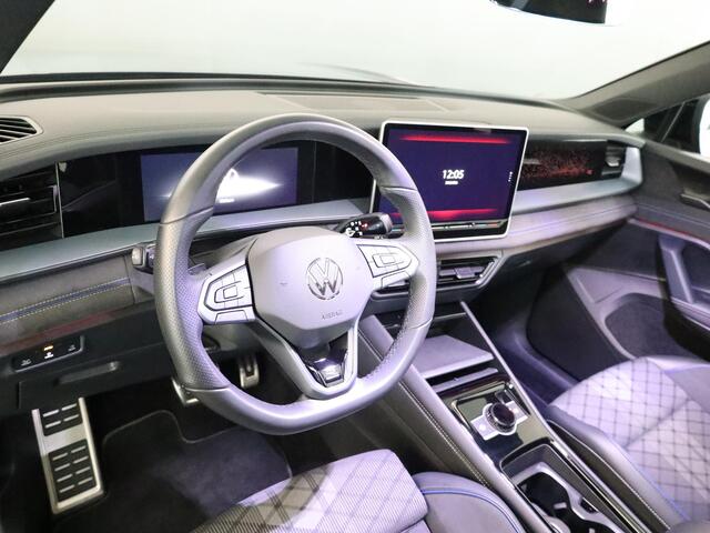 Volkswagen Tayron 1.5 eHybrid R-Line Edition 204 pk Automaat (DSG) | Verlengde garantie | Navigatie | Panoramadak | Trekhaak (wegklapbaar) | Parkeersensoren (Park assist) | Rondomzicht camera | Black Style pakket | R-Line |
