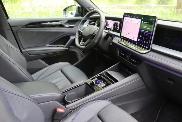 Volkswagen Tayron 1.5 eHybrid 272PK R-Line Black Style Leder/IQ.Light HD/Pano/HK/Keyless/360/Head up/DCC/ACC/Dodehoek/Trekhaak wegkl.